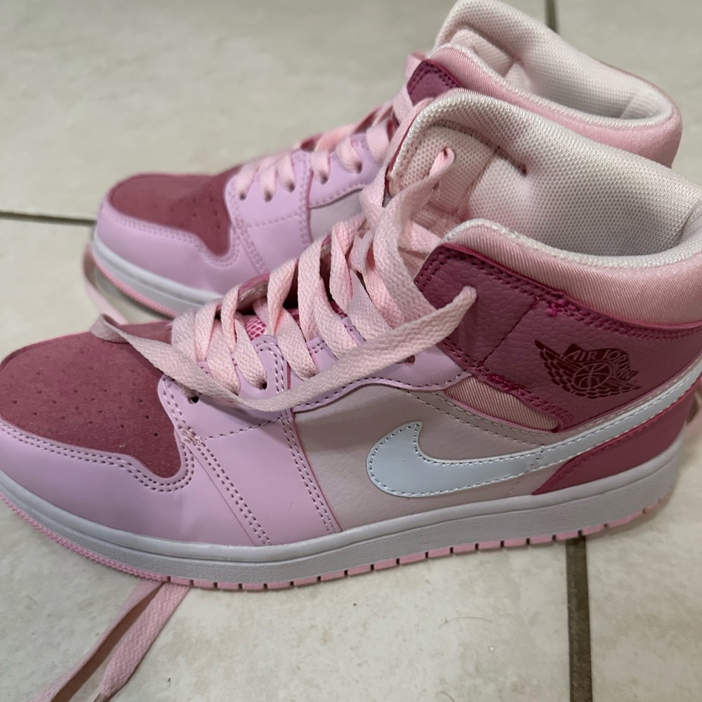 Nike size 8 shoes good condition